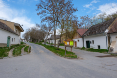 Hier beginnen die Kellergassen in Pillichsdorf, NÖ