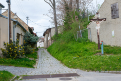 Die nach Westen gehende Kellergasse in Pillichsdorf, NÖ