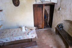 Abstieg in einen anderen Keller in Pillichsdorf, NÖ