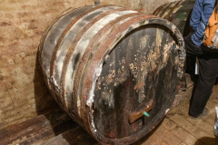Ein altes Fass in einem Keller in Pillichsdorf, NÖ