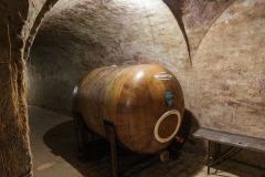Ein neues Fass in einem Keller in Pillichsdorf, NÖ